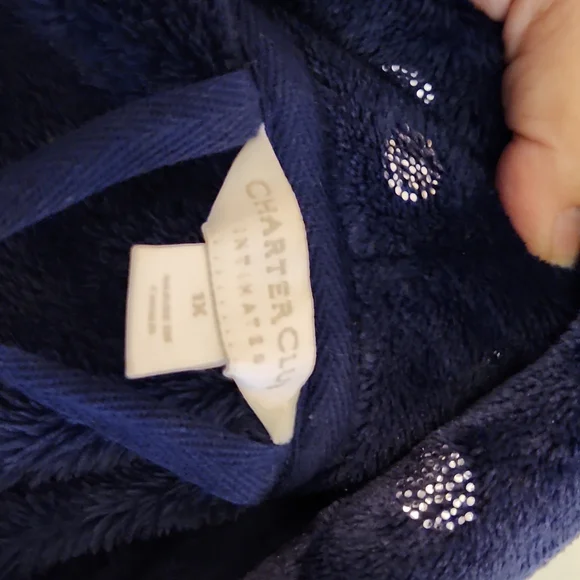 Robe - Picture 3 of 4